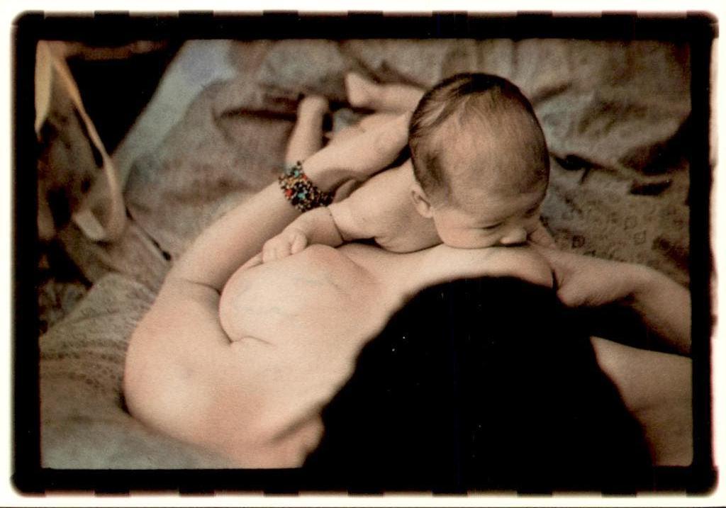 Moeder met baby op borst, Jan Saudek, Verzenden, 1980 tot heden, Ongelopen, Overige thema's