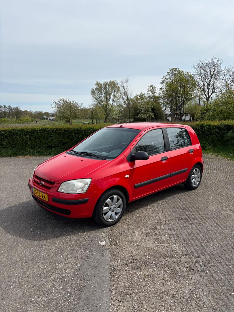 Hyundai Getz 1.3 2003 Rood, Voorwielaandrijving, 40 €/maand, 4 cilinders, Origineel Nederlands