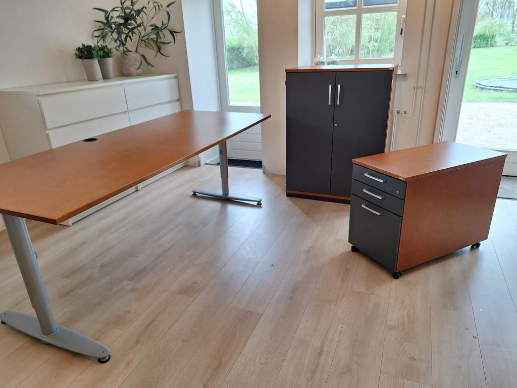 Kinnarps kantoormeubilair set uit directiekamer, Ophalen, Gebruikt