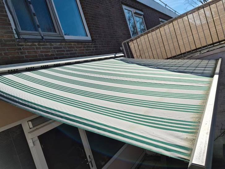 Electrisch Zonnescherm - 340 cm breed, 2.5m uitval, Tuin en Terras, Zonneschermen, Gebruikt, Knikarmscherm, 150 tot 300 cm, 250 cm tot 450 cm