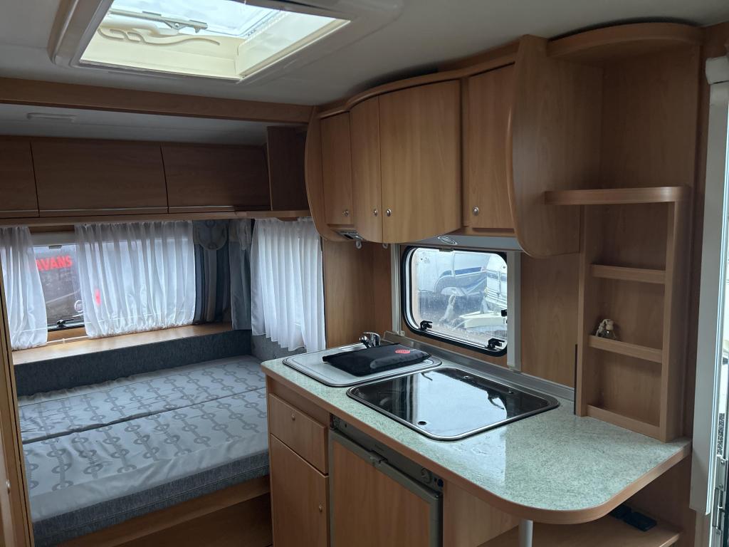 Bürstner 465 TS VENTANA RONDZIT VAST BED VOORTENT, Weststraße 33 77694 Kehl, Duitsland, Rondzit, Bürstner GmbH & Co. KG, Info@buerstner.com
