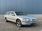Volvo V70 2.4 170PK I AUT I Youngtimer I Clima I Nwe distr., Auto's, Volvo, 1800 kg, Zwart, Leder en Stof, Beige