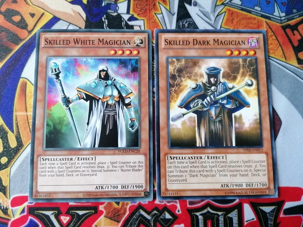 Skilled White Magician - Skilled Dark Magician YGLD YSYR YGO, Ophalen of Verzenden, Zo goed als nieuw, Meerdere kaarten