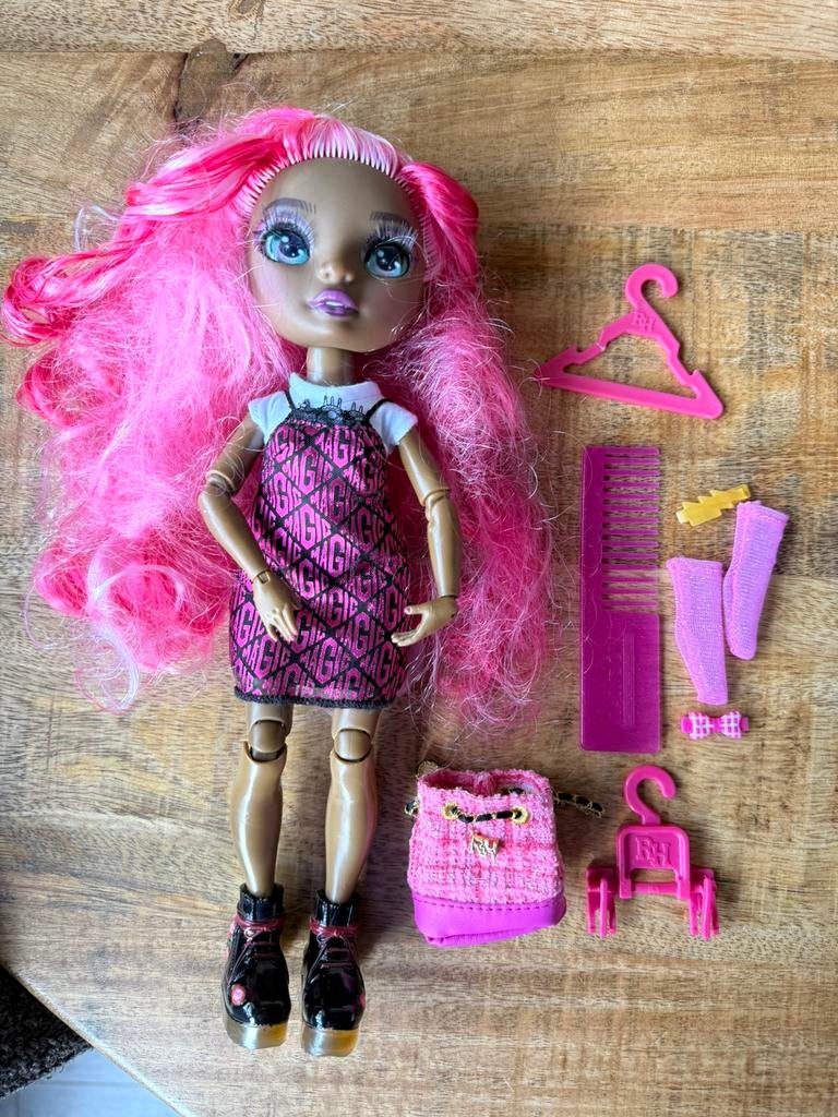 Nieuwstaat Rainbow High pop roze, Ophalen of Verzenden, Zo goed als nieuw, Overige typen