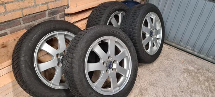 Volvo Velgen v50 met Winterbanden Vredestein Snowtrac 3, Auto-onderdelen, Banden en Velgen, Banden en Velgen, Winterbanden, 15 inch