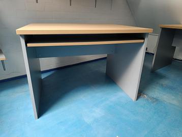 bureau beschikbaar voor biedingen