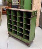 Vintage vakkenkast | Opbergkast | Schoenenkast op wielen, Ophalen of Verzenden