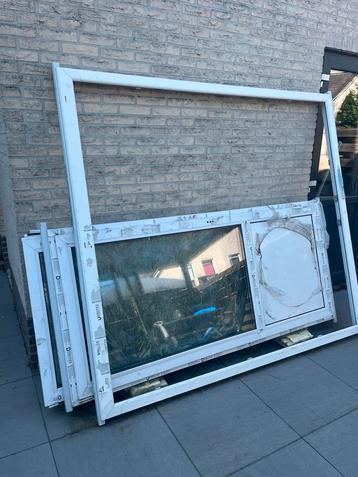 Kunststof Raamkozijnen met Glas beschikbaar voor biedingen