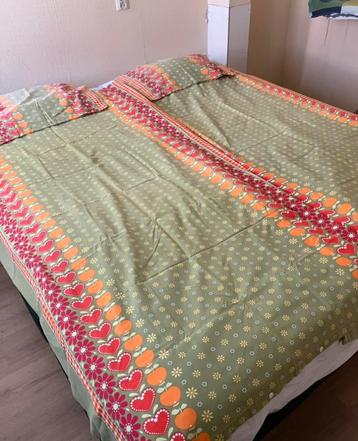 Set van 2 Retro Dekbedhoezen 1.80 cm x 1.40 cm beschikbaar voor biedingen