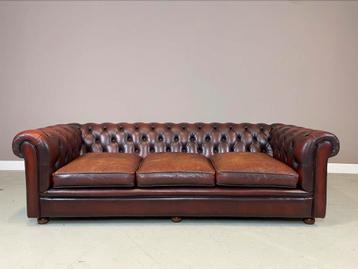 Originele Engelse Chesterfield ruime 3 zits bank 225cm breed beschikbaar voor biedingen