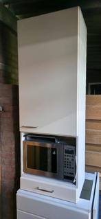 Witte keukenkast met magnetron, Huis en Inrichting, Keuken | Keukenelementen, Ophalen, Minder dan 50 cm, Gebruikt, 25 tot 50 cm