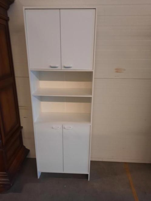 Wit wandkastje bxdxh= 62x30x181 cm, Huis en Inrichting, Kasten | Overige, Gebruikt, Ophalen of Verzenden