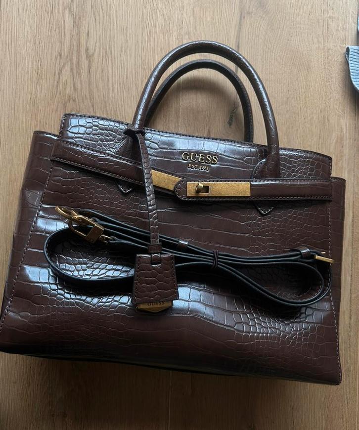 Classy guess enisa handtas tas krokodillenprint, Sieraden, Tassen en Uiterlijk, Tassen | Damestassen, Zo goed als nieuw, Handtas