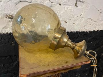 Vintage Massive messing globe hanglamp champagnekleurig glas beschikbaar voor biedingen