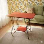 2222 vintage tafeltje met skaileer bijzet of tv 80x71x50cm, Antiek en Kunst, Ophalen