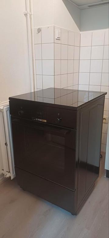 Inductiefornuis BOSCH van maart 2025, lees verder beschikbaar voor biedingen