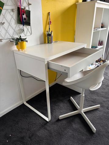 IKEA Bureau en Bureaustoel voor kind beschikbaar voor biedingen