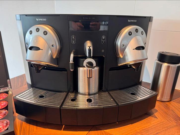 Nespresso Gemini 220 zo goed als nieuw, Witgoed en Apparatuur, Koffiezetapparaten, Zo goed als nieuw, Koffiemachine, Ophalen of Verzenden