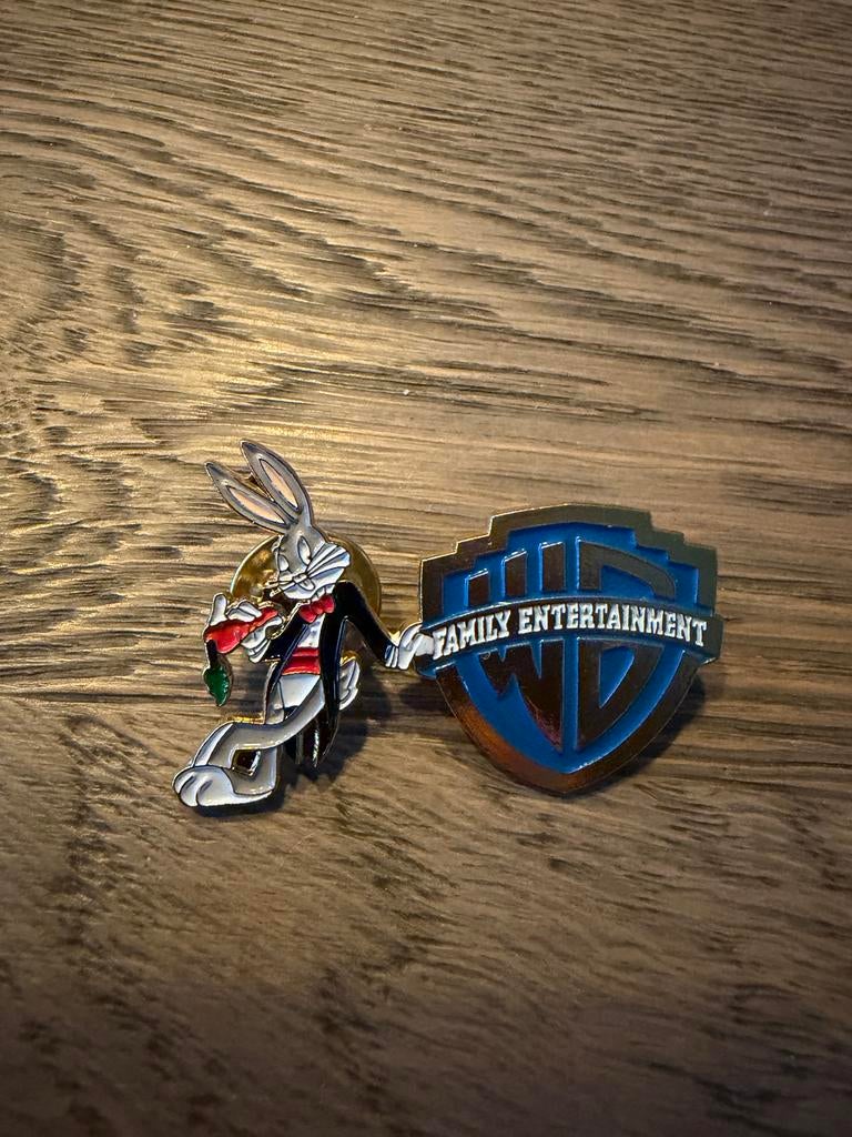 Warner Bros Bugs Bunny Speldje, Verzamelen, Speldjes, Pins en Buttons, Ophalen of Verzenden, Zo goed als nieuw, Figuurtje, Speldje of Pin