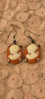 Vintage Camee Oorbellen, Sieraden, Tassen en Uiterlijk, Oorbellen, Overige materialen, Oranje, Ophalen of Verzenden, Met edelsteen