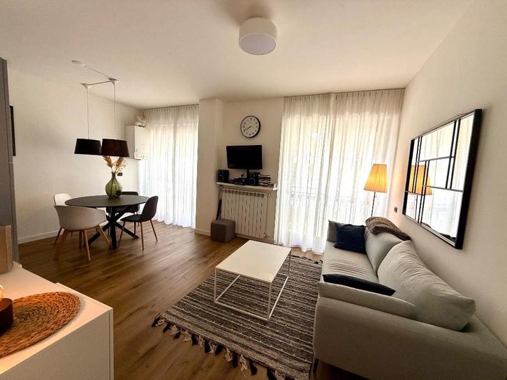 Comomeer, Te koop schitterend appartement, 50mtr van strand, Huizen en Kamers, Buitenland, Italië, Appartement, Dorp, Verkoop zonder makelaar