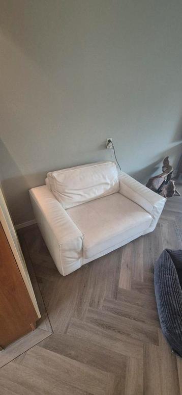 Leather, very nice single couch. Big size. 