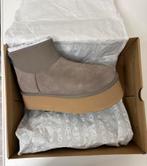 Te koop UGG DIPPER maat 39., Kleding | Dames, Schoenen, Hoge laarzen, UGG, Beige, Nieuw