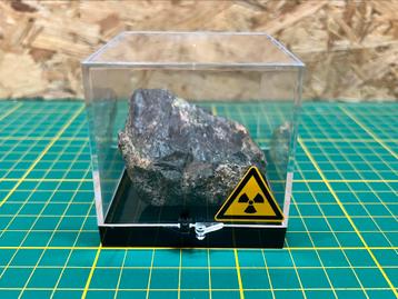 Uraninite (pitchblende) Autunite beschikbaar voor biedingen