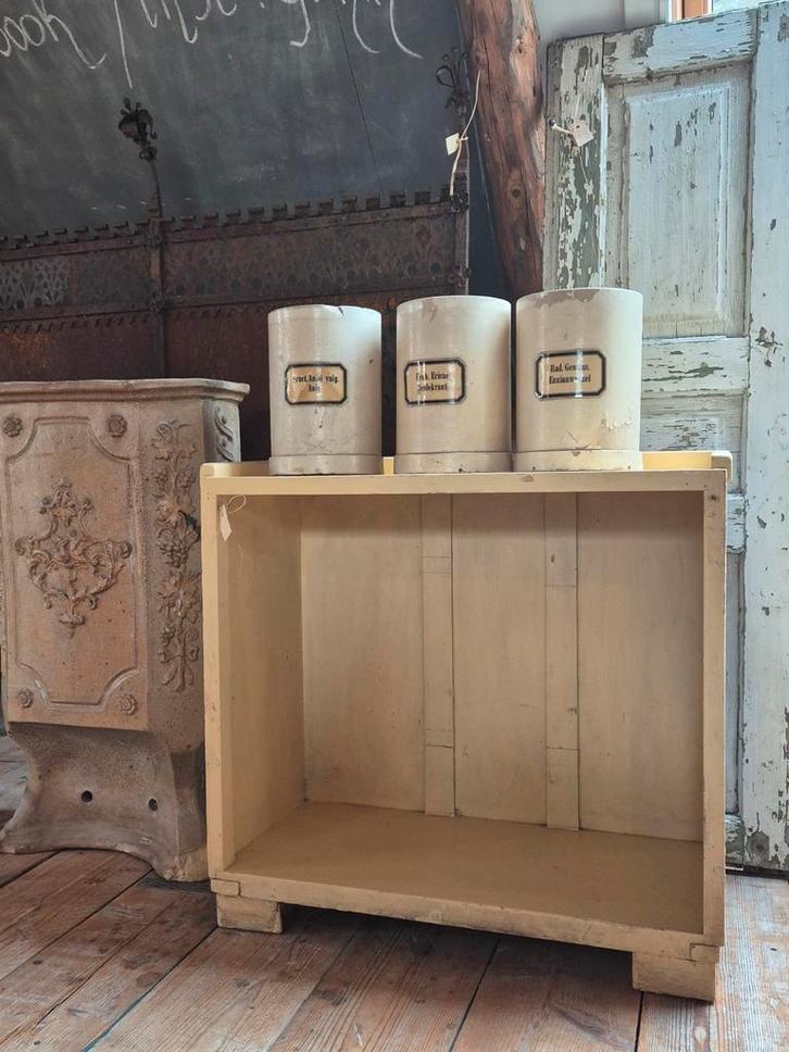 Roemeens keukenkastje, Antiek en Kunst, Antiek | Meubels | Kasten, Ophalen