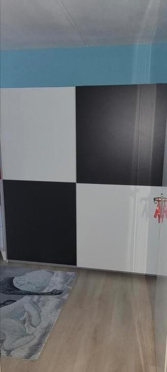 Moderne kledingkast met zweefdeuren, Huis en Inrichting, Kasten | Schoenenkasten, Zo goed als nieuw, Ophalen