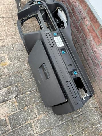 BMW E9x dashboard met bekerhouders zwart beschikbaar voor biedingen