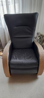 Fauteuil met voetenbankje dat omhoog kan, Huis en Inrichting, Fauteuils, Ophalen, Gebruikt, 50 tot 75 cm