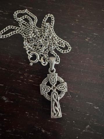Keltisch kruis hanger met ketting 925 gemerkt beschikbaar voor biedingen