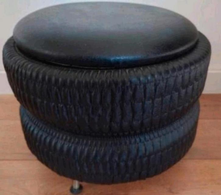 Space Age skai leren Poef / naaipoef / voetenbank / kruk, Huis en Inrichting, Banken | Voetenbanken en Poefen, Zo goed als nieuw