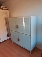 Witte kast met glazen deuren, Huis en Inrichting, Kasten | Overige, Ophalen of Verzenden, Zo goed als nieuw