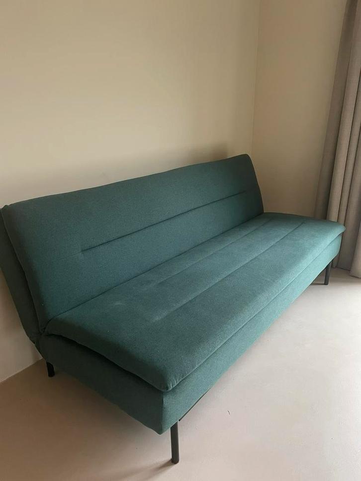Made (slaap) bankje groen, Huis en Inrichting, Banken | Sofa's en Chaises Longues, Zo goed als nieuw, Tweepersoons, Minder dan 150 cm