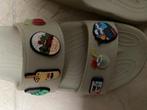 Heren slippers Crocs met Jibbitz maat 10 / 44, Slippers, Ophalen of Verzenden, Zo goed als nieuw, Overige kleuren