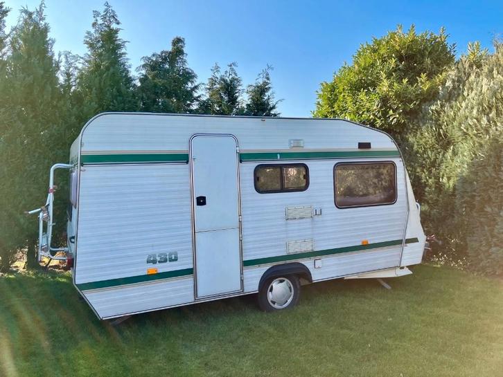 Caravan Chateau 430, Caravans en Kamperen, Caravans, Particulier, tot en met 4, 500 - 750 kg, Standaardzit, Chateau, 2 aparte bedden