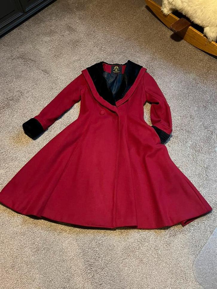 Hell Bunny Winterjas Vintage Pin-Up Maat M, Kleding | Dames, Jassen | Winter, Zo goed als nieuw, Maat 38/40 (M), Rood, Ophalen of Verzenden