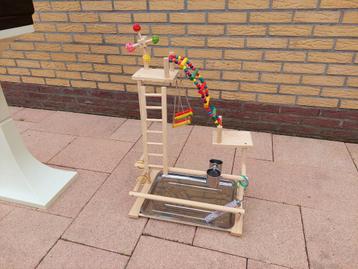 Vogel speeltoestel beschikbaar voor biedingen