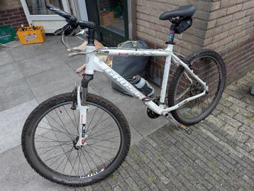 Mountainbike beschikbaar voor biedingen