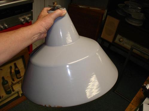 industriële hanglamp uit Philips fabriek vintage brocante, Huis en Inrichting, Lampen | Hanglampen, Gebruikt, Minder dan 50 cm