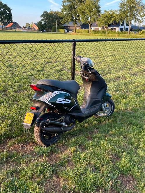 Zip 70 cc brom, Fietsen en Brommers, Scooters | Piaggio, Zo goed als nieuw, Zip, Ophalen