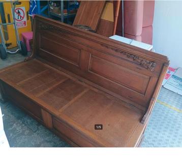 antieke houten kerkbank - bergruimte onder de zitting bank beschikbaar voor biedingen