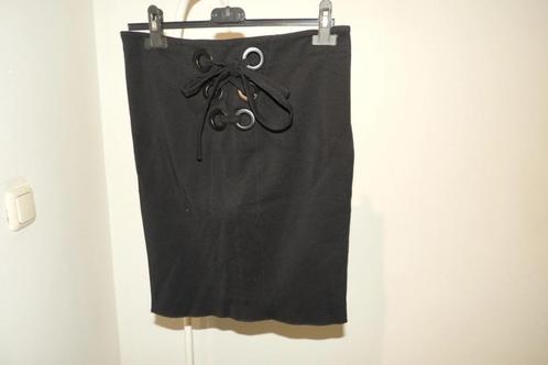 Givenchy zwarte rok met stretch koort geregen achterkant M, Kleding | Dames, Rokken, Zo goed als nieuw, Maat 38/40 (M), Zwart