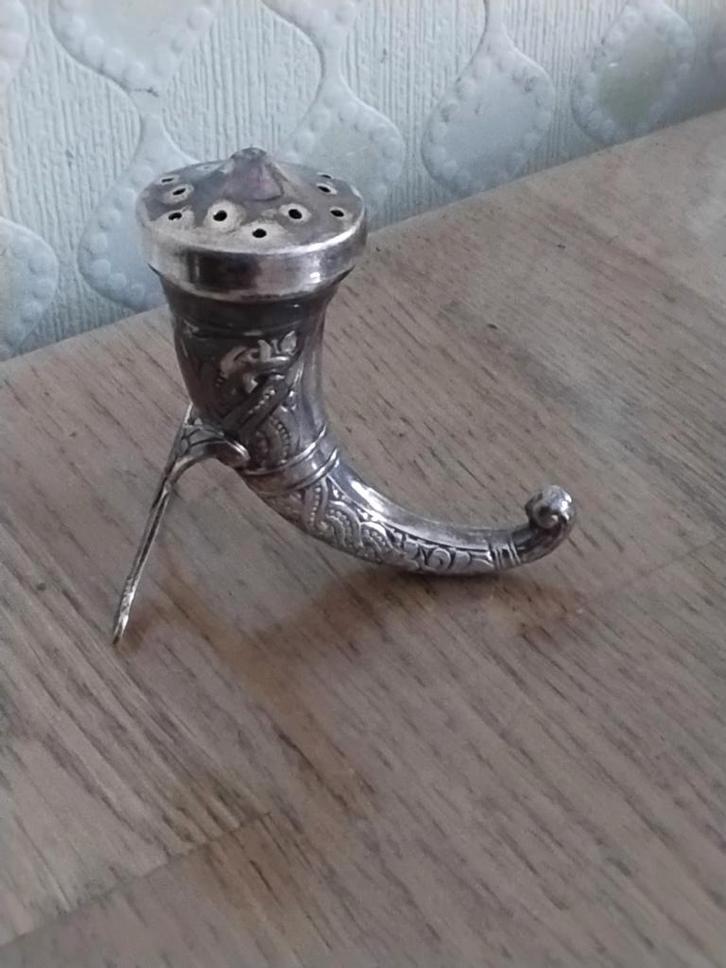 Antieke Zilveren Cornucopia Strooier uit rond 1830 letter N, Antiek en Kunst, Antiek | Goud en Zilver, Zilver, Ophalen of Verzenden