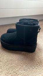 Nieuw Uggs classic mini platform zwart, maat 39, Ophalen of Verzenden, Nieuw, Zwart