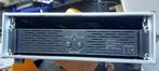 Behringer eindversterker KM750 in flightcase, Ophalen of Verzenden, Zo goed als nieuw, 500 tot 1000 watt, P.A.
