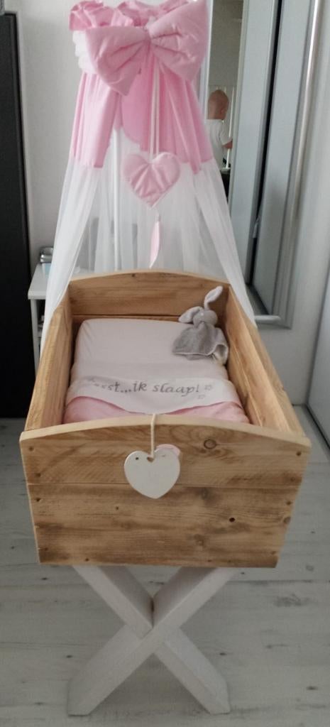 Steigerhouten wieg incl. matras en hemeltje+standaard, Ophalen, Zo goed als nieuw, Wieg