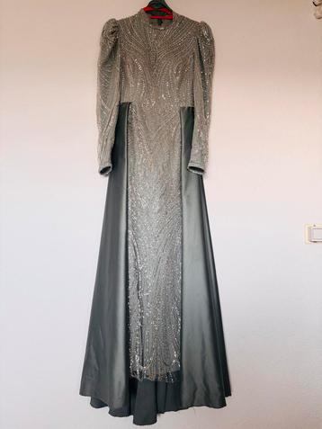 Elegante avondjurk met pailletten, z.g.a.n. beschikbaar voor biedingen